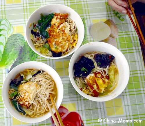 Chinese Noodle Soup with Egg & Veggie